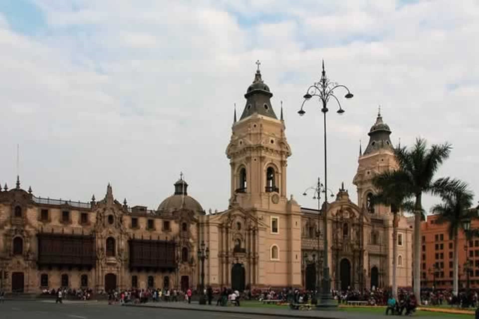 Découvrir les merveilles péruviennes à travers la ville de Lima